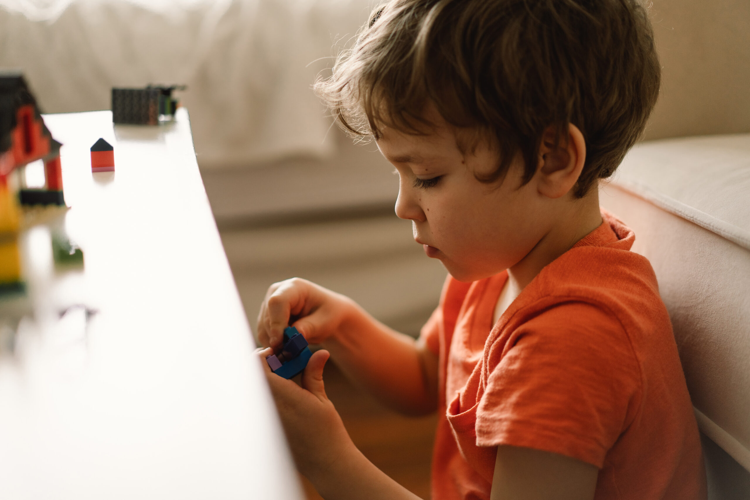 Nesneleri Keşfetmek Çocukların Dili Öğrenmesine Yardımcı Olur