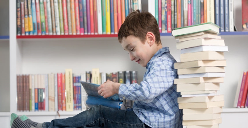 Okul Çağındaki Bir Çocukla Kitap Okumaya Devam Etmek için 5 Neden