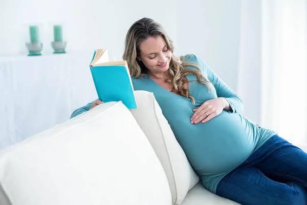 Anne Karnından İtibaren Bebeğe Kitap Okumanın Faydaları