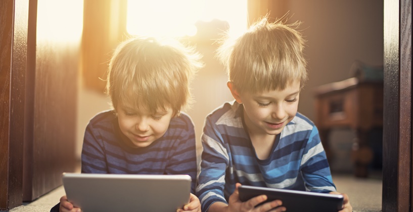 Ekran süresi çocukların dil becerilerini etkiler mi?